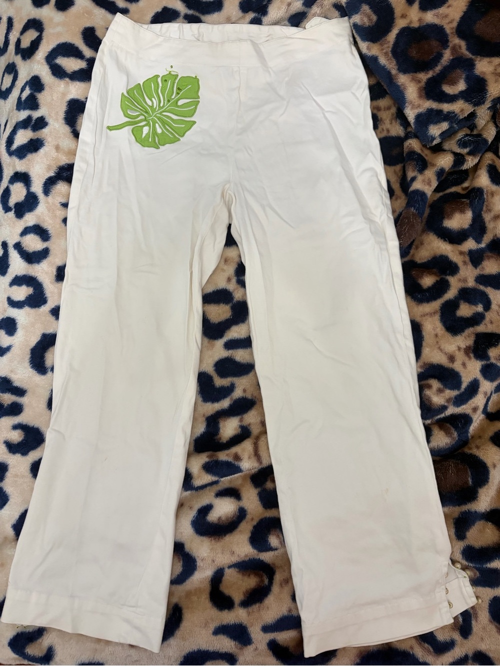 Girls' White Casual Pants/Capris with Green Leaf